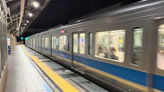 小田急電鉄小田原線2000形2053F各駅停車新宿行き狛江駅発車と60000形ロマンスカー通過すれ違い