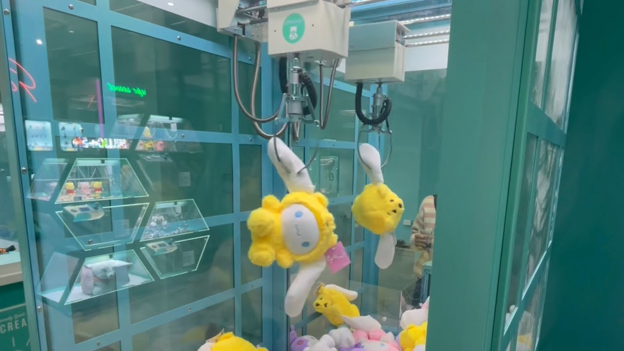 Winning adorable prizes at a new Millionlife Arcade in Eastwood! YouTube