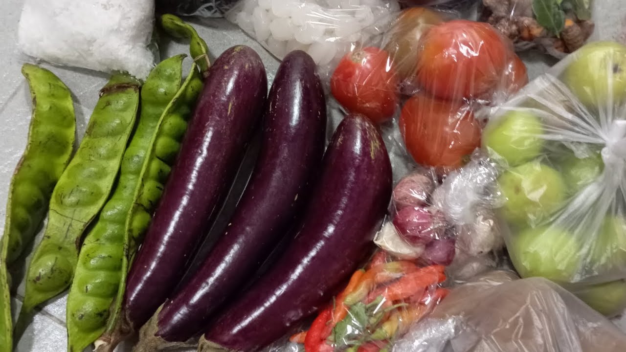 BELANJA DI PASAR TRADISIONAL MBANDUNGAN.