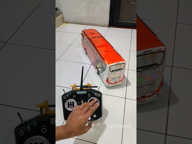 Miniatur RC Bus livery STJ, sound engine, klakson basuri #rctrukoleng #basuri #rcbus #fypシ #shorts class=