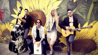 Video thumbnail of "Jenny and The Mexicats - Flor (Vídeo Oficial)"