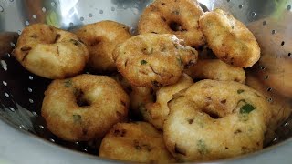 how to make soft, crispy urad dal vadai with rice flour