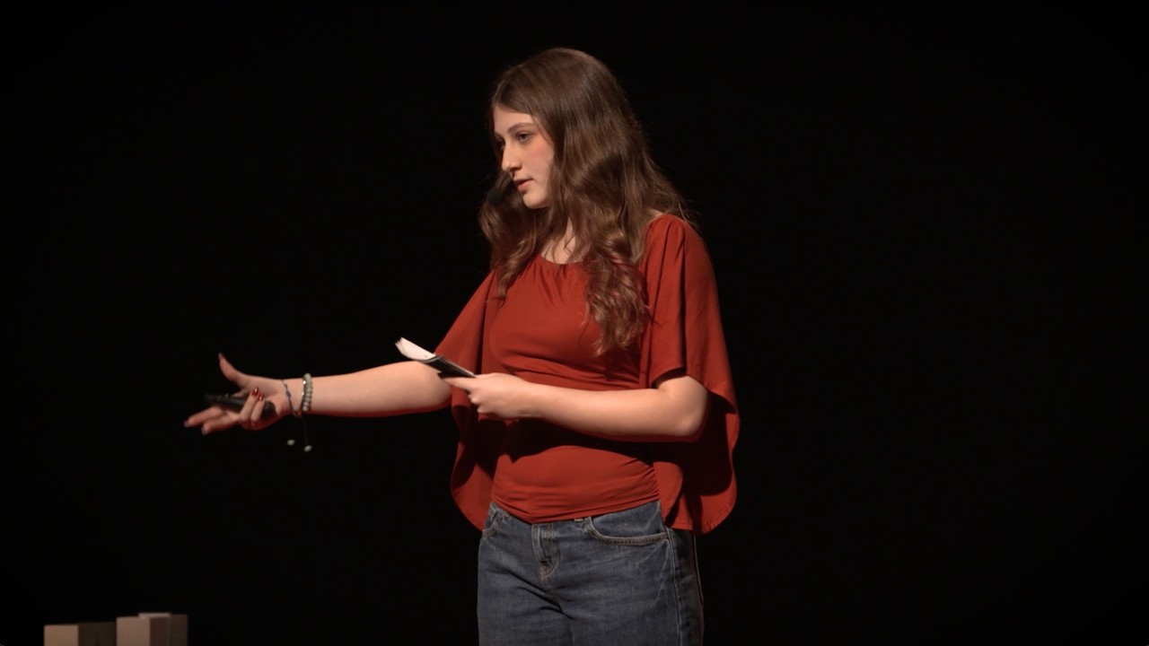 O fantasma da ditadura no Brasil | Marina Caban | TEDxEscola Parque Youth