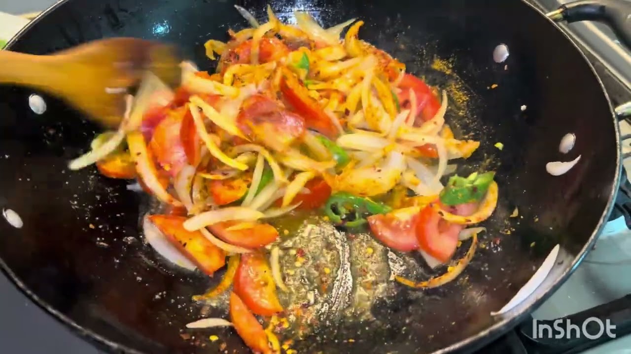 Bhindi pyazz 🌶️🧄 #australia #food #breakfastideas #australiadiaries #sydneyhomes #cooking 