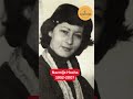 Më 25 tetor 1952 lindi këngëtarja e paharruar Nazmije Hoxha (1952-2007)