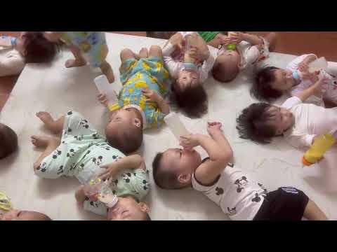 Video Nhà cháu đang sửa nên anh em cháu tập trung hơi đông - youtube