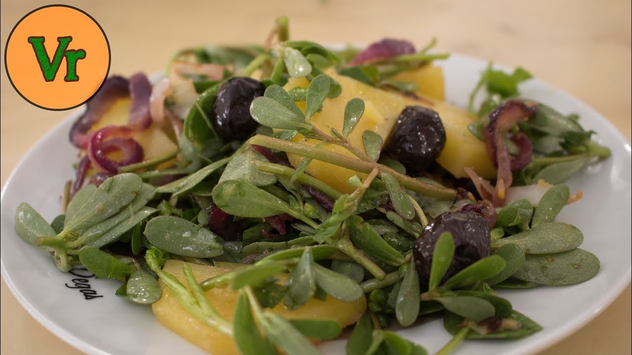Salade de pourpier sauvage, pommes de terre et oignons frits