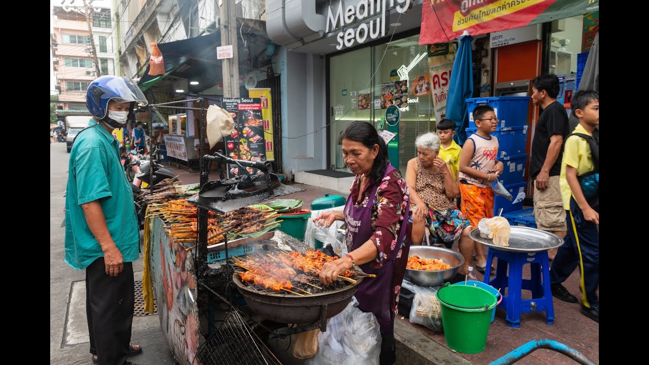 [4K] Bangkok walking tour around BTS Ratchathewi station through Phetchaburi Soi 10 on the evening