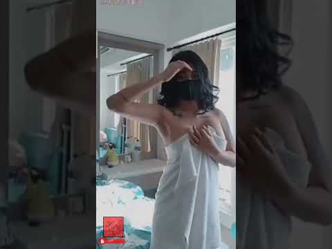 Cewek tatoo sange pamer badan sambil goyang | #live #bigo #uting #sange #tante #hot