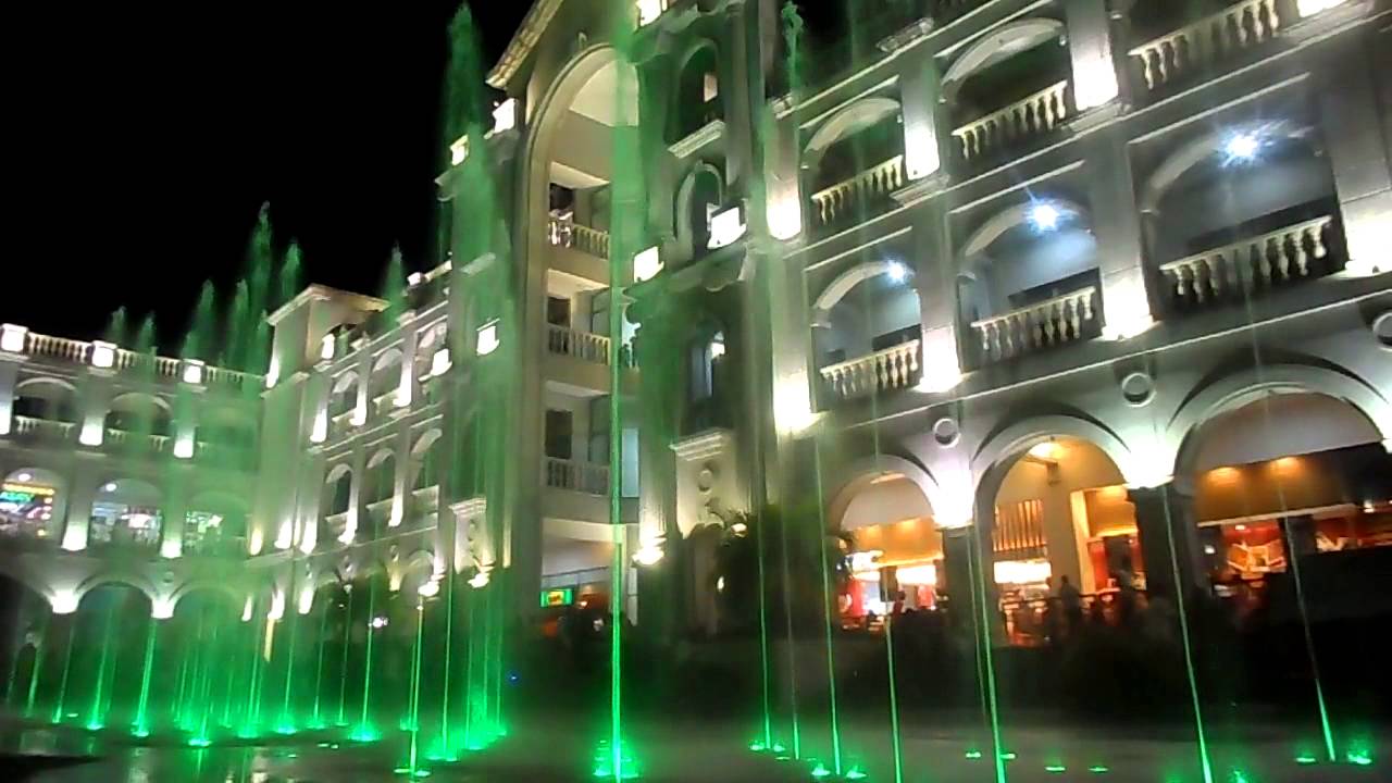 Plaza Mayor De Balanga Fountain Show