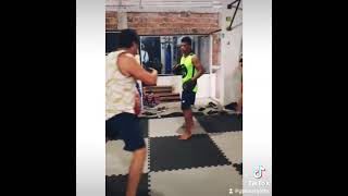 Mascoteo De Kickboxing Técnica