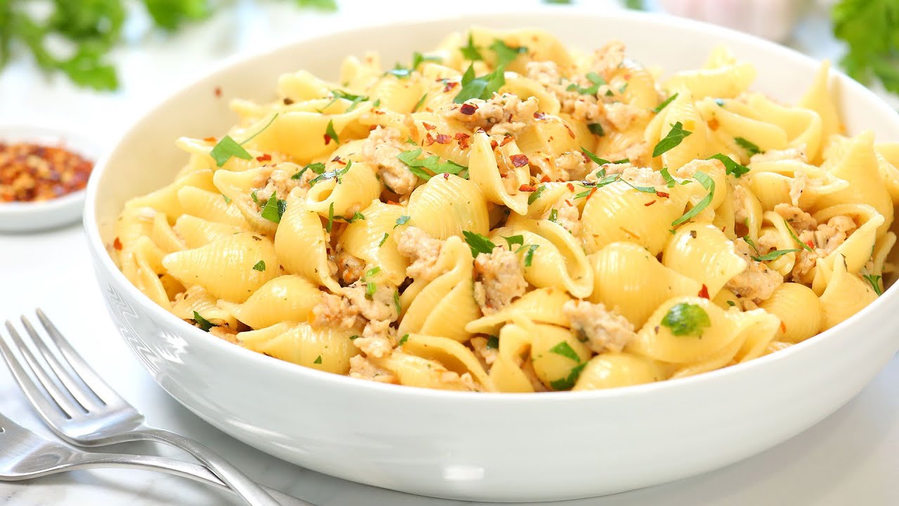 Creamy Garlic Chicken Pasta | 20 Minute Dinner Ideas | The Domestic Geek