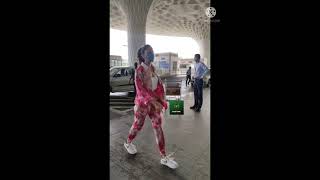 Rakul Preet Singh Snapped At Mumbai Airport