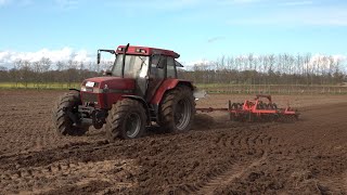 Case-IH MaxxTrac 5130 met vier schaar wentelploeg