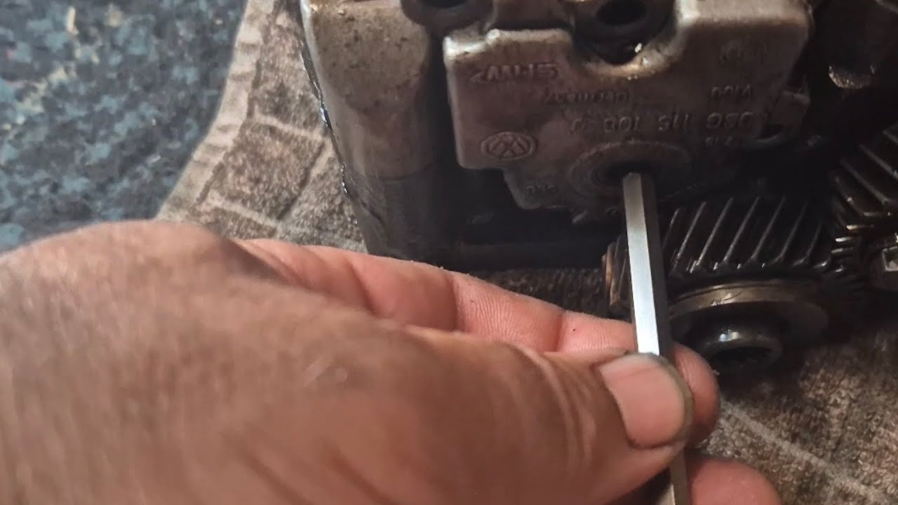Înlocuire ax pompă ulei passat  2.0 TDI !!!