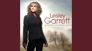 Video thumbnail of "Lesley Garrett - On Ilkley Moor Baht'at"