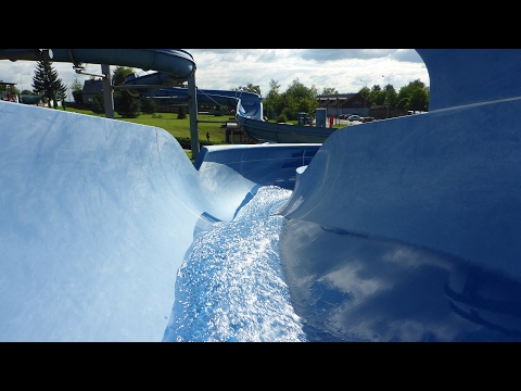 offene Freibad-Rutsche (rechts)