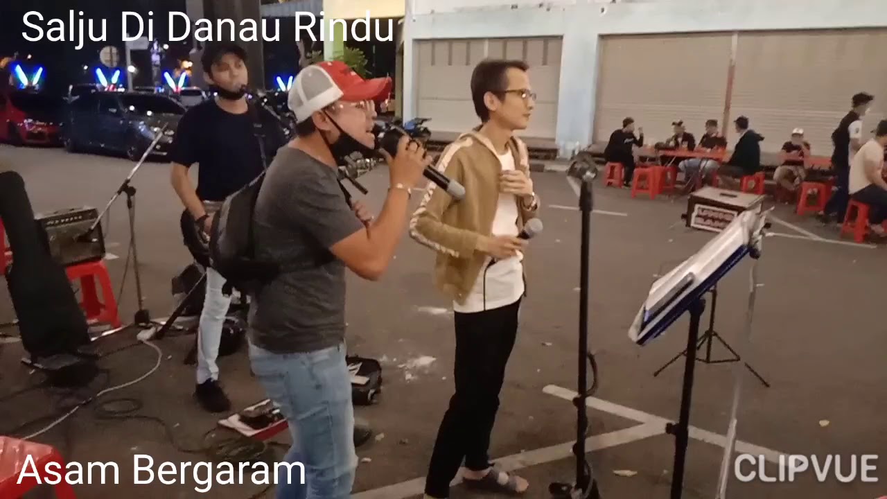 Semua tak terduga duet ini...Khalis feat Awis （2 adik aruah Achik Spin