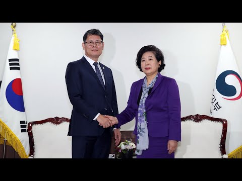 통일 장관, <strong>현정은</strong> 첫 면담…방북 카드 논의했나 / 연합뉴스TV (YonhapnewsTV)