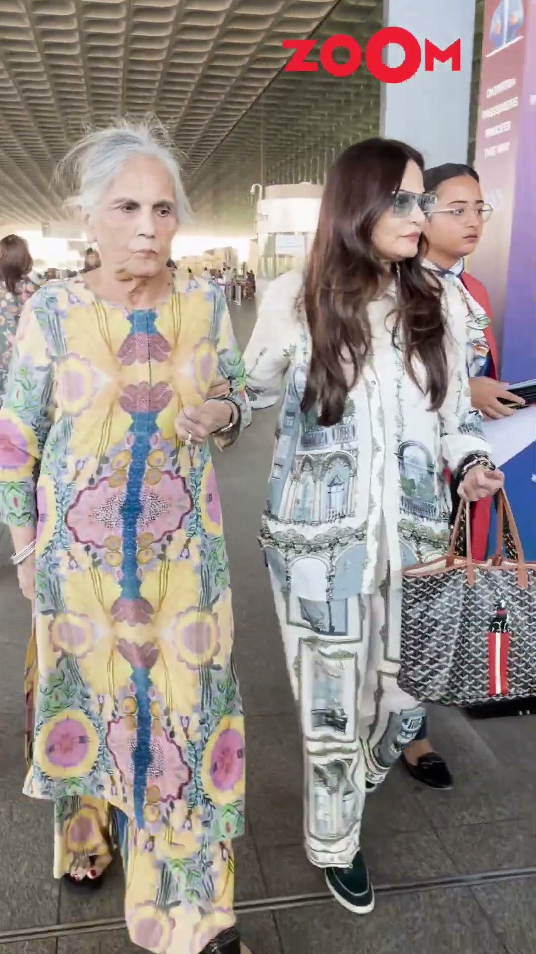 Salman Khan's mom Salma Khan and sister Alvira spotted at airport ? #salmakhan #shorts