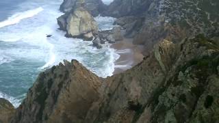 Praia da Urso. Океан и скалы - энергия жизни.