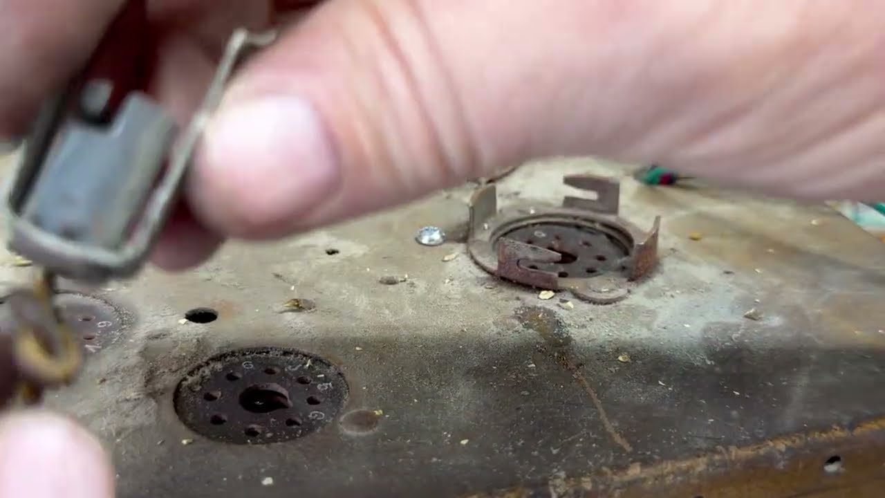 Pt 10 Recapping a Tube Radio.  Replacing Wiring on Top of the Chassis