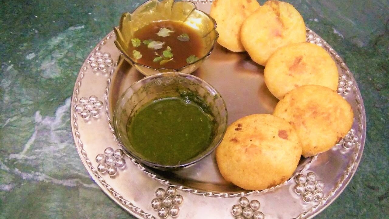 Aloo Kachori Recipe - Potato Masala Stuffed Kachori - YouTube