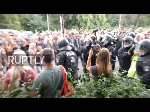 Germany: Police detain anti-lockdown protesters at banned Berlin demo