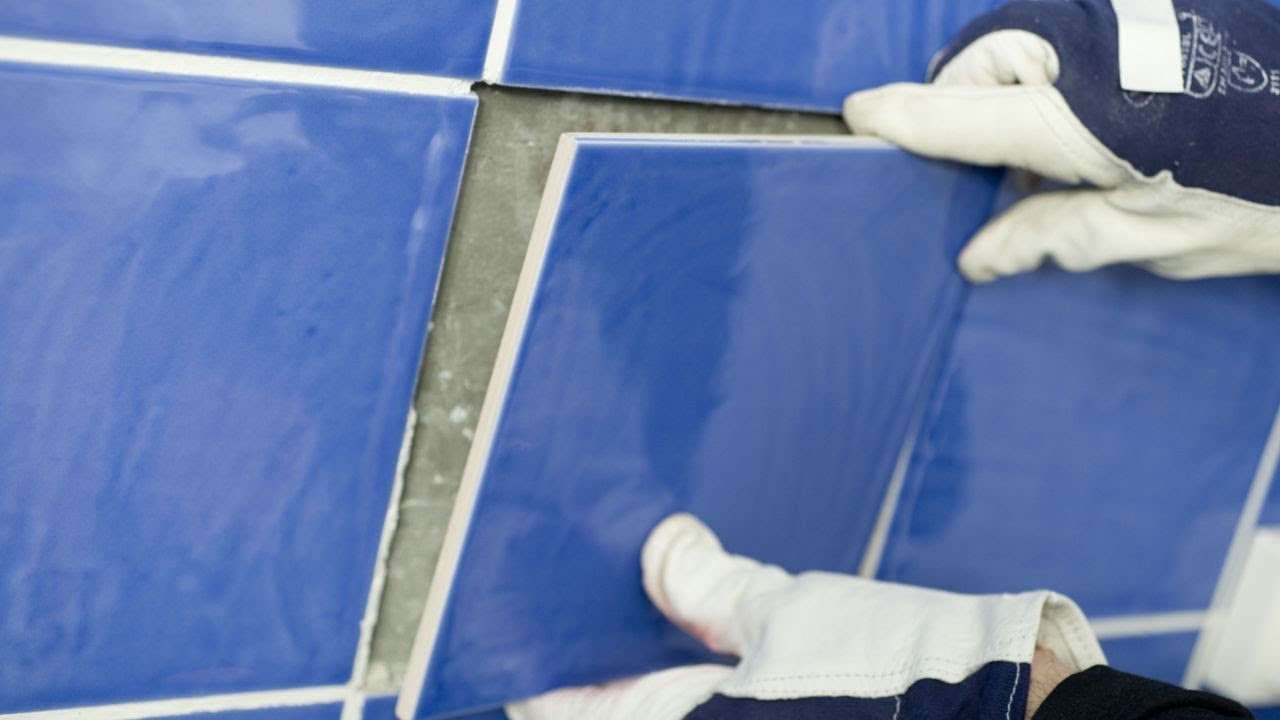 Cómo pegar los azulejos despegados por la dilatación en el baño y la cocina  