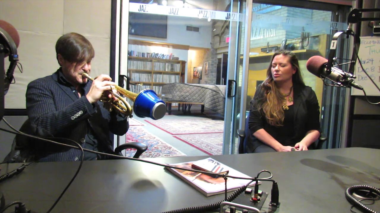 One Mic, One Chair: Amy McConnell & William Sperandei