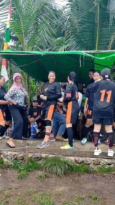 Goyang Heboh bu Surti, dukungan buat Gadis Dayak