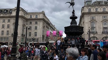 Piccadilly Circus busker with a great rendition of  Coldplay