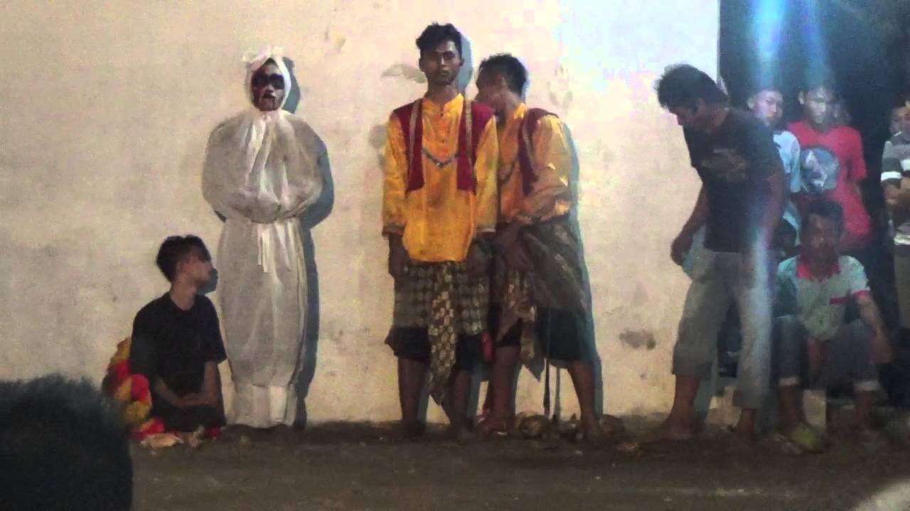 Sari Cahyo Anom
pocong nya ikut barisan sambil joget DJ😂😂