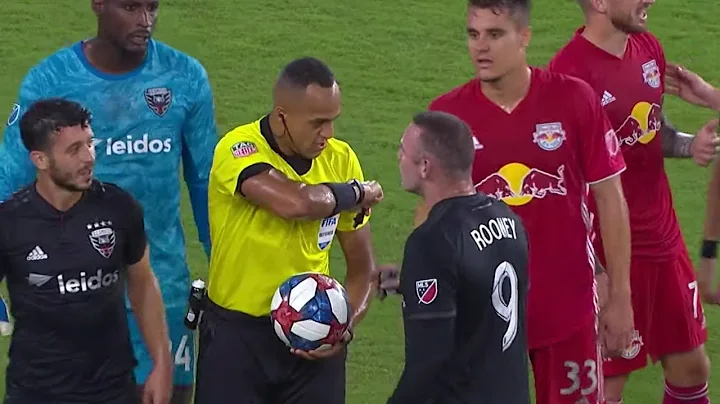 VAR gives Wayne Rooney a straight red card for elbowing player