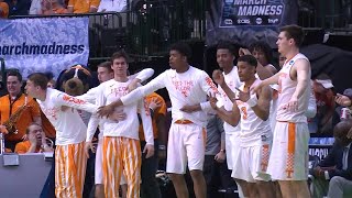 Admiral Schofield dunks over two defenders in Tennessee win