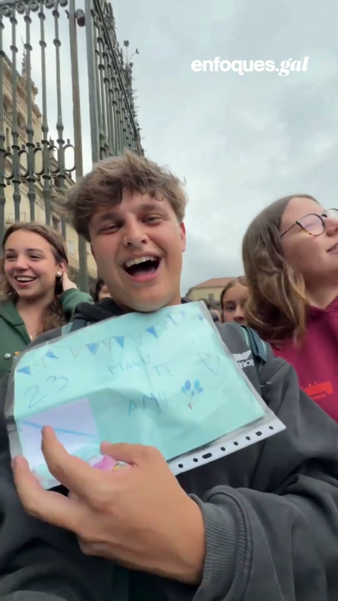 Cuatro influencers finalizan el Camino de Santiago en una Plaza del Obradoiro llena de fans