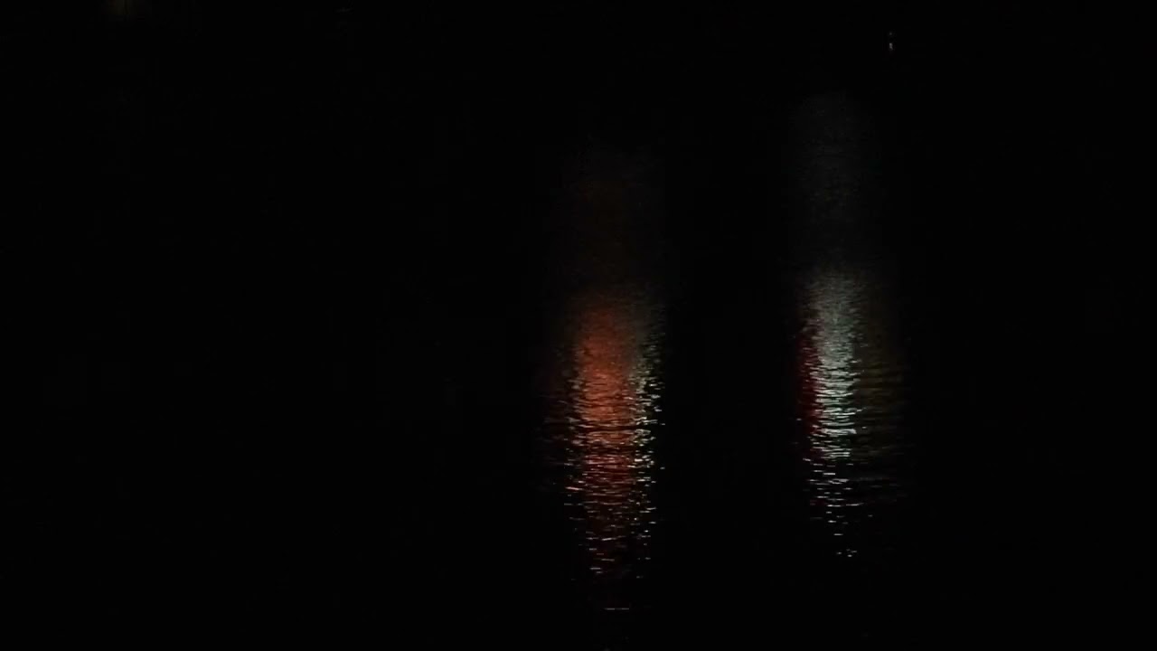 Obejrzyj Tranquil Waters w YouTube Obejrzyj Tranquil Waters w YouTube