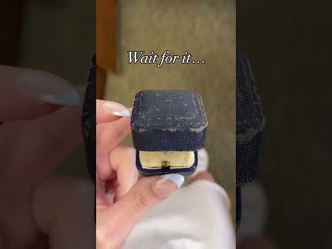 Emerald Diamonds What More Do You Need Diamondring Emeraldring Ring Diamond Explorepage 