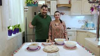 Valentin Uzun ne-a invitat la bucatarie, acolo unde alături de soție a pregătit plăcinte