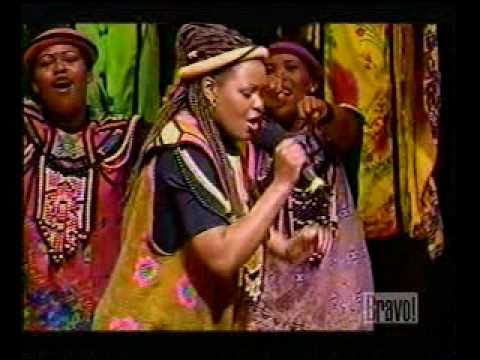 在 YouTube 上观看 Soweto Gospel Choir Blessed in Concert: Avulekile Amasango / One Love