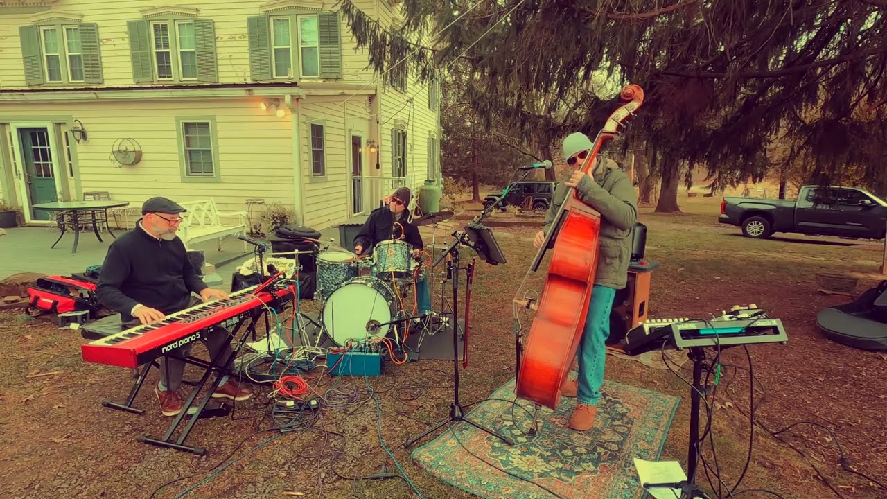 O Tannenbaum -  Three Left Feet Trio   Hacklebarney Farm 11 23 25