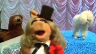Miss Piggy Sings 'Wrecking Ball' by Miley Cyrus