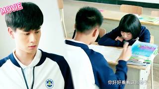 小希整日跟情敵黏在一起，高冷校草徹底醋瘋，當眾發瘋式刷存在感宣示主權！#沈月# 胡一天 # 高至霆 #drama #movie #love