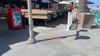 Walking around the hermosa beach strand
