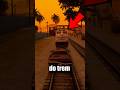 É isso que acontece se a gente pular de um carro antes do trem nos atingir em todos os jogos de GTA
