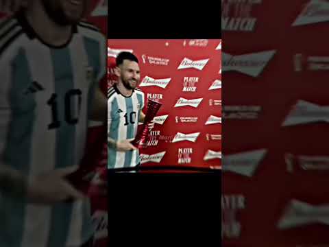 الاسطورة ليونيل ميسي مع جائزة رجل المباراة