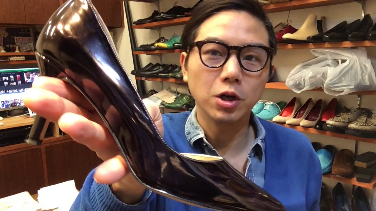 エナメルパンプス染め替え ベージュ色のハイヒールが汚れたので黒く塗り直す靴修理 Youtube エナメルパンプス染め替え ベージュ色のハイヒールが汚れたので黒く塗り直す靴修理 Youtube