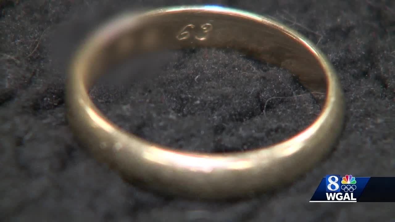 Police search for owner of wedding ring found at compost site - YouTube