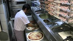 Pizzabäcker Salvatore im La Villa Stuttgart lässt in Sachen Qualität nichts anbrennen!
