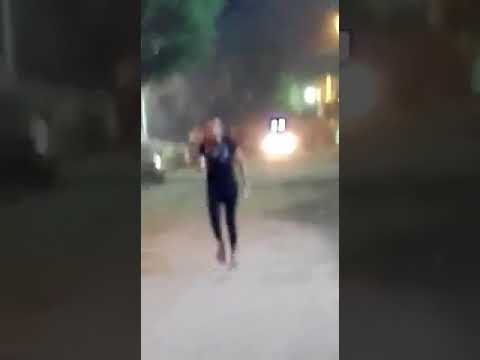 شباب البدرشين يردون علي الشرطة بالشماريخ